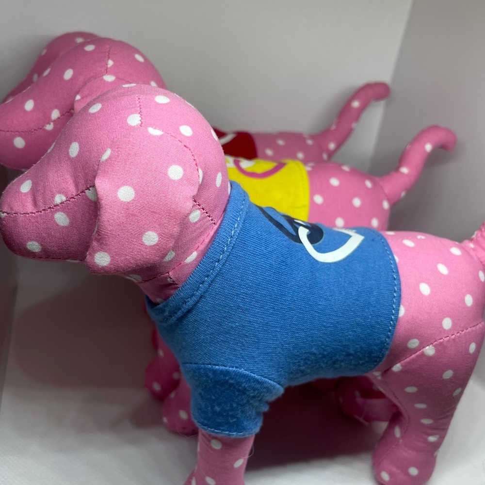 Victoria’s Secret pink dogs